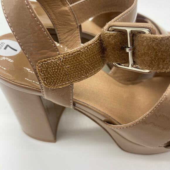 Jeffrey Campbell Tan Patent Leather Strappy Chunky Platform Heel Women's size 7 - Picture 9 of 9